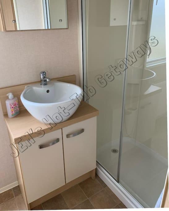 Jems Hot-Tub Getaways 8 Berth At Tattershall Lakes Eksteriør billede